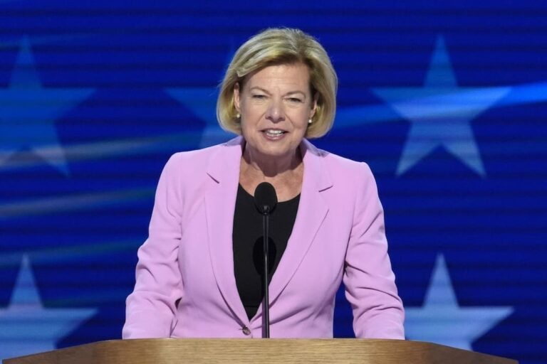 Sen. Tammy Baldwin applauds US Postal Service for delaying price hike