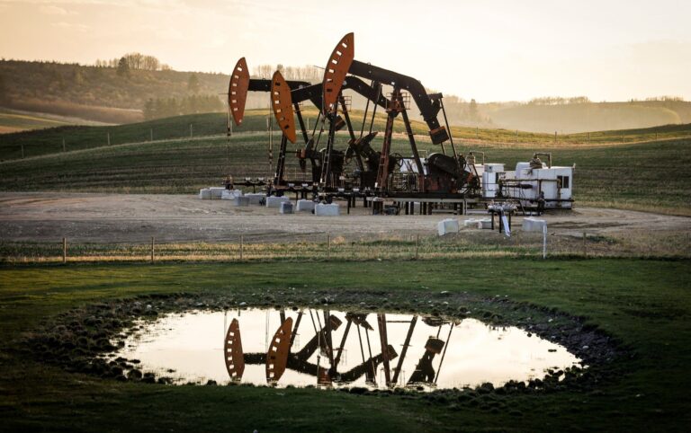 Trump tariff threats cast a shadow over Canadian oil imports