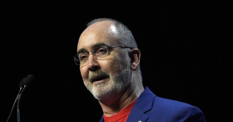 How this auto union leader's support for Trump's tariffs scrambled labor politics again