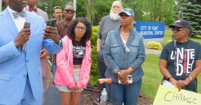 After a chaotic week, Flint officials return to work trying to agree on a new city budget