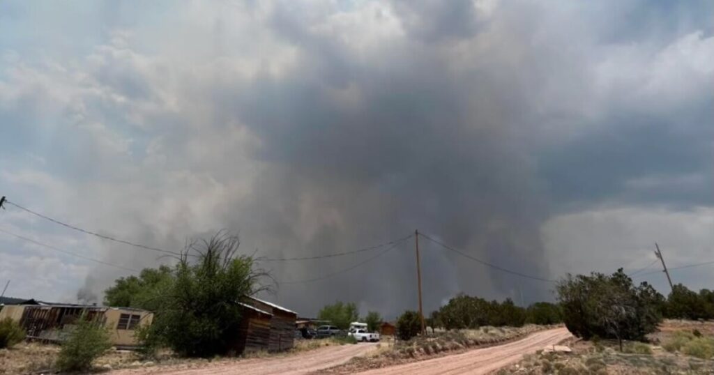 Oak Ridge Fire near Navajo Nation capital grows as officials hold public meeting Monday night