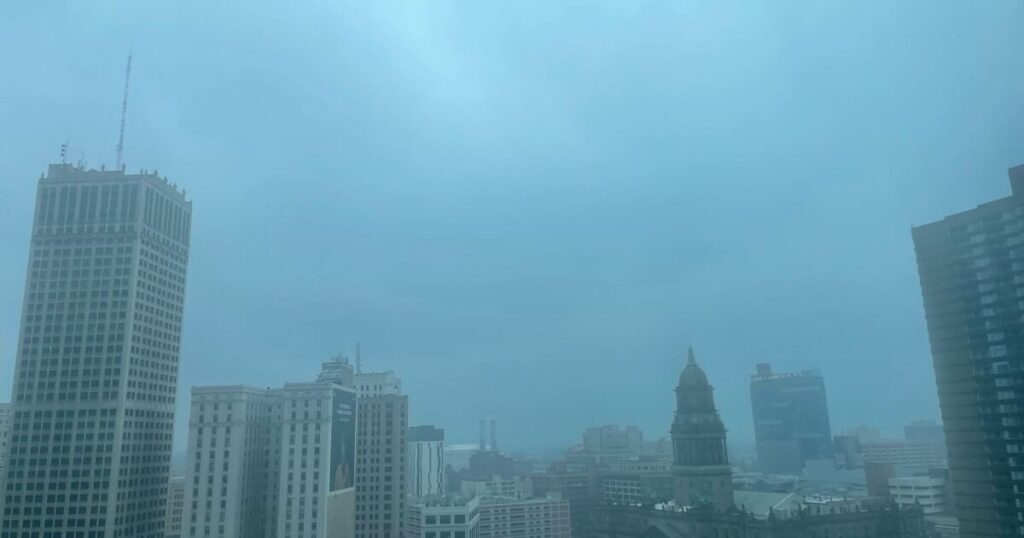 Smoke from Canadian wildfires brings unhealthy air to large swaths of the Midwest