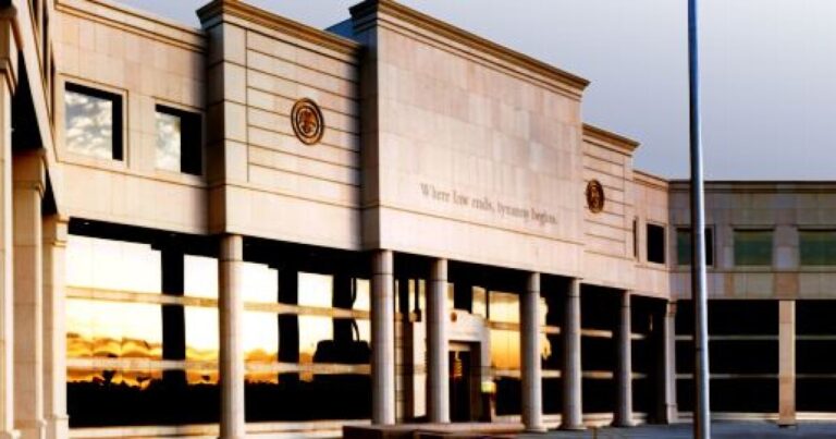 Students with just 1 year of law school could take on criminal cases under Arizona proposal