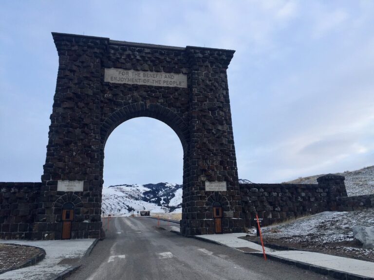What happens to the national parks if the federal government shuts down?