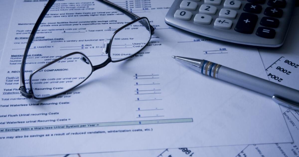 State economists say 90% of Arizonans are slowing spending