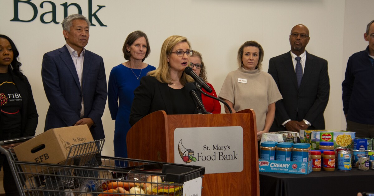 Arizona Food Banks Struggle as SNAP Benefits Halt During Shutdown - Kitchen Table News Amid SNAP uncertainty, Phoenix mayor and charities call on Arizonans to donate and volunteer