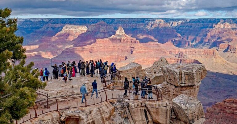 Grand Canyon National Park employees move to unionize