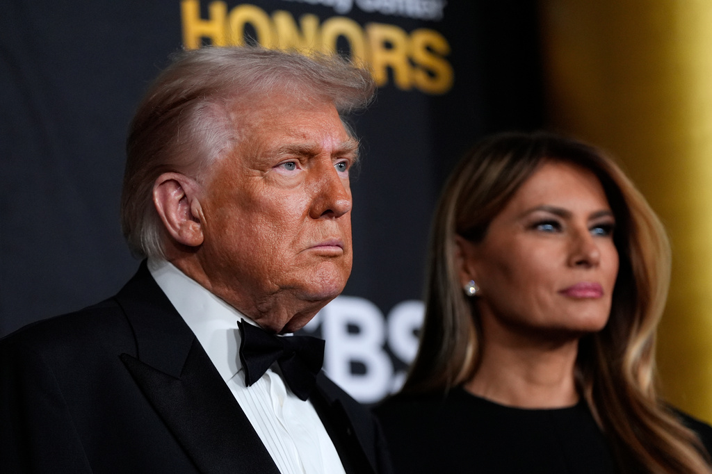 Trump Threatens Indiana With Federal Cuts Over GOP-Friendly Map Push