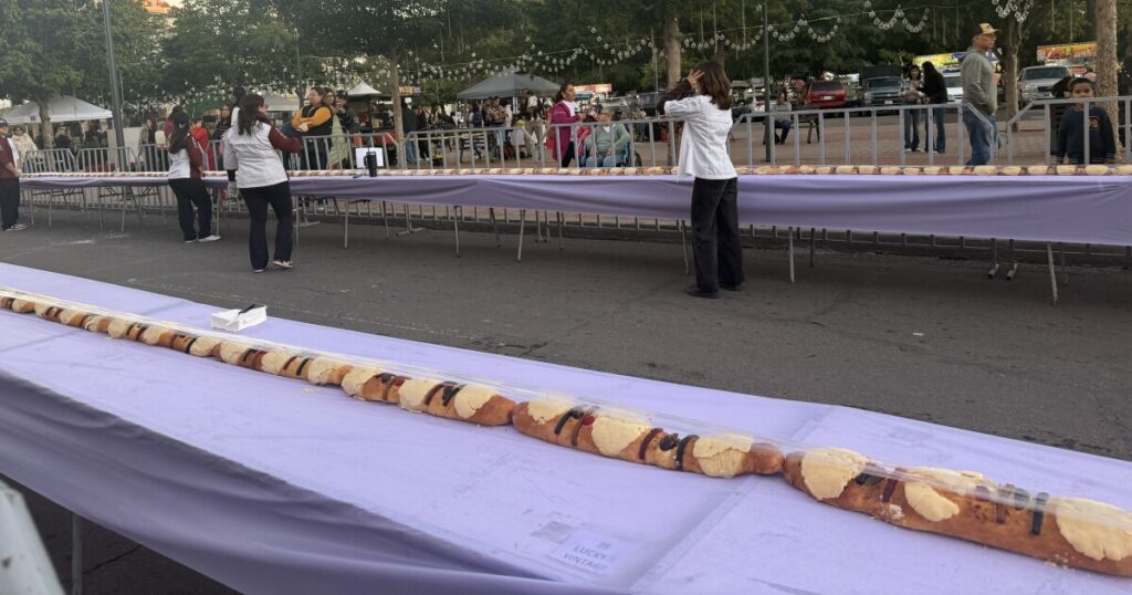 Nearly 2,000-foot-long rosca de reyes delights Hermosillo families