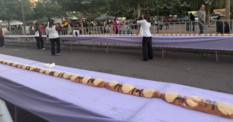 Nearly 2,000-foot-long rosca de reyes delights Hermosillo families
