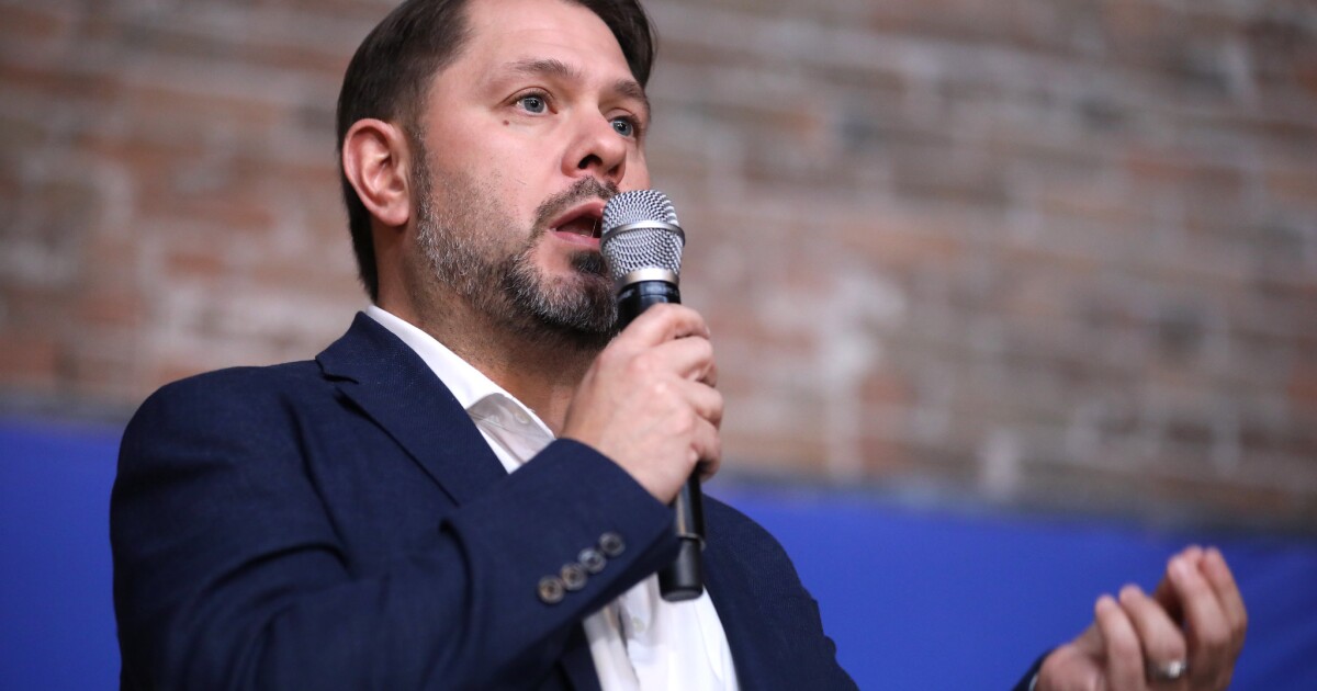 Sen Gallego Criticizes US Action on Maduros Arrest Citing Concerns - Kitchen Table News 'American people did not ask for this, Congress did not authorize this'