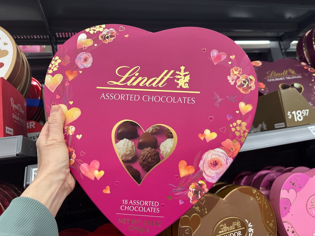 AP26035013336233jpg - Kitchen Table News