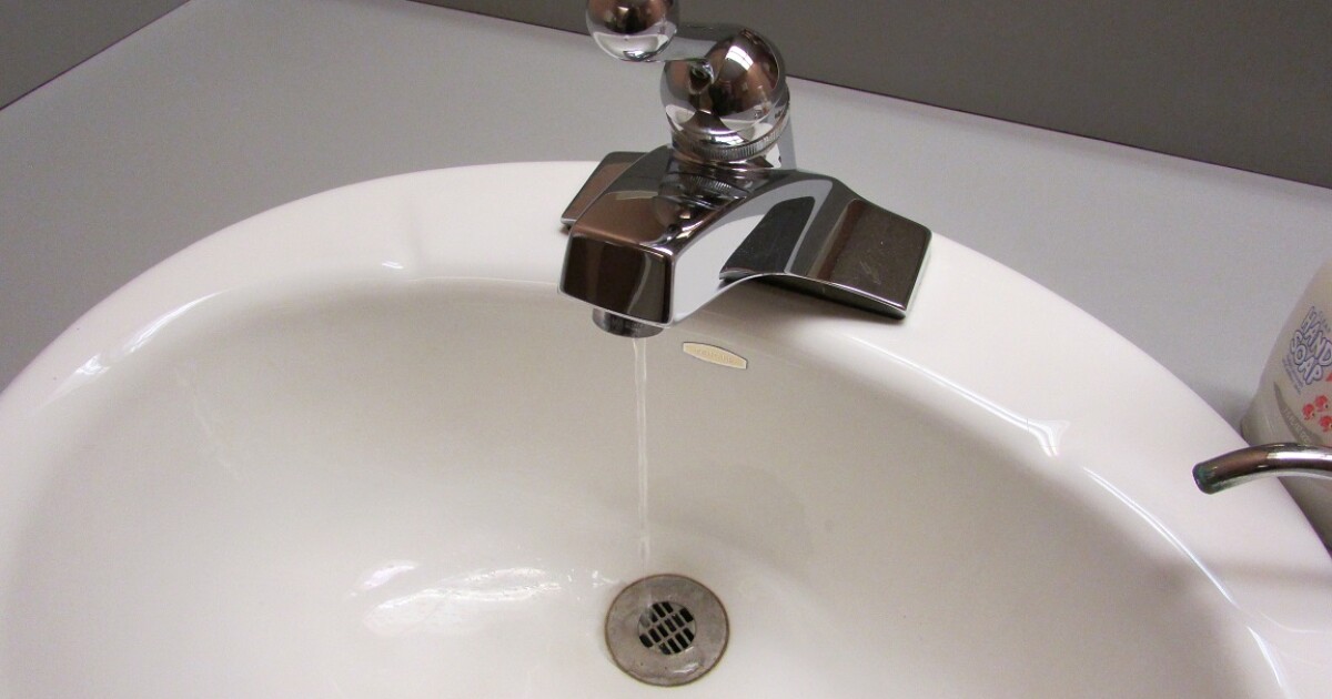 Flint leaders urge state lawmakers to act on drinking water bills