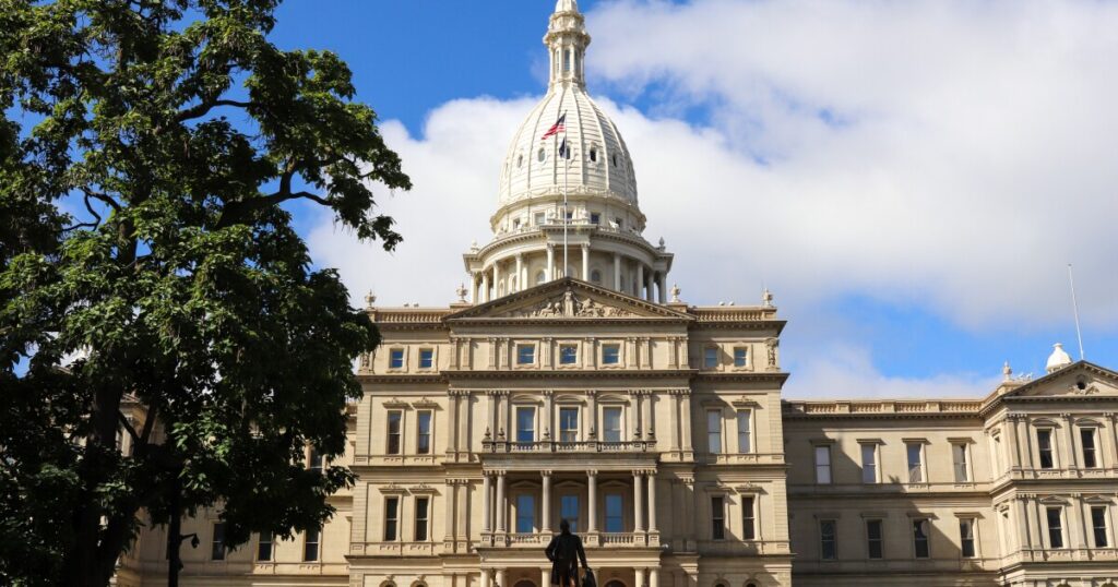 Raw milk debate spills back onto Michigan House floor