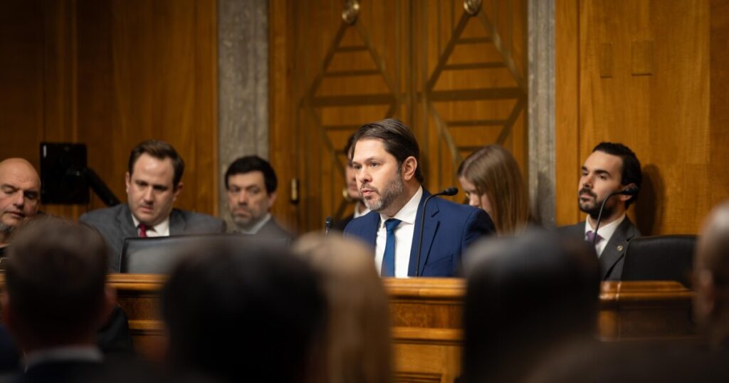 Sen. Gallego probes use-of-force policy and training during Senate hearing on ICE tactic