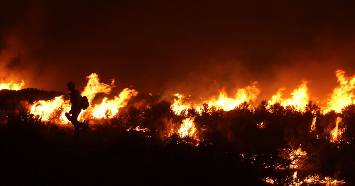 Arizona Faces Early Intense Wildfire Season Amid Heat and Drought - Kitchen Table News Arizona fire officials warn of early, active wildfire season
