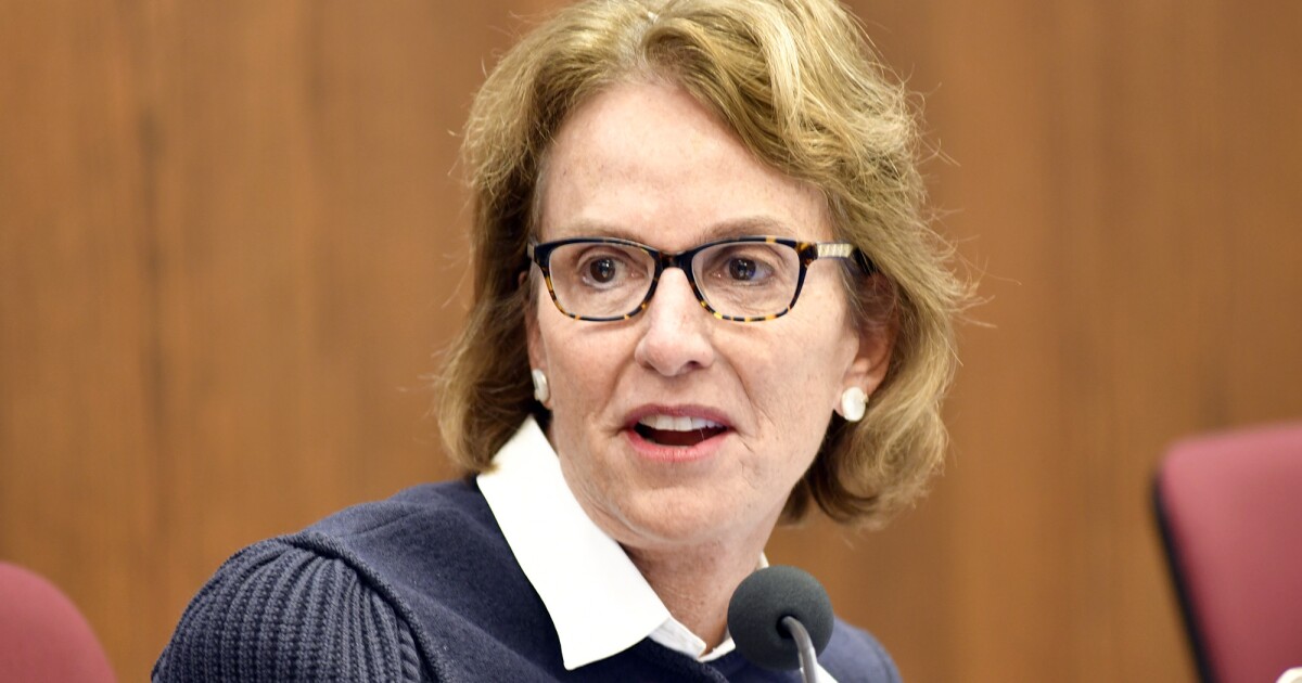 Arizona Lawmakers Push Bill to Restrict Banking for Undocumented Immigrants - Kitchen Table News Arizona lawmakers want to bar financial institutions from serving undocumented immigrants