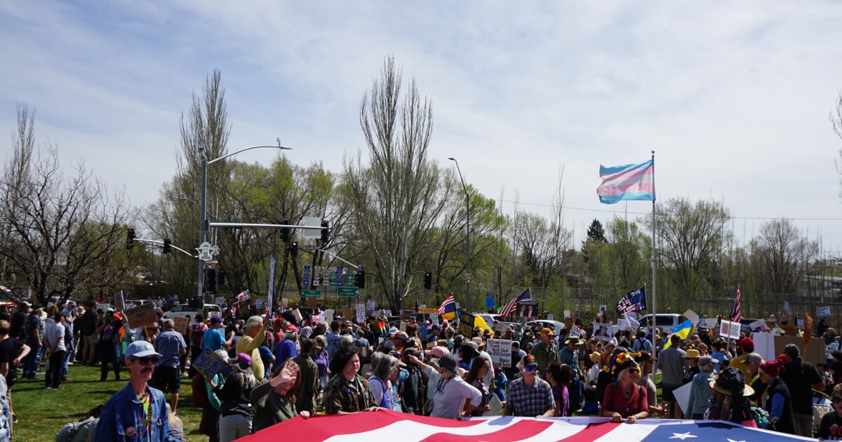 Thousands Gather in Flagstaff for Nationwide No Kings Protest - Kitchen Table News Gallery: Thousands gather for No Kings protest in Flagstaff Saturday