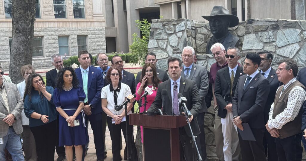 Hobbs vetoes GOP budget proposal, but reaches out to reopen negotiations