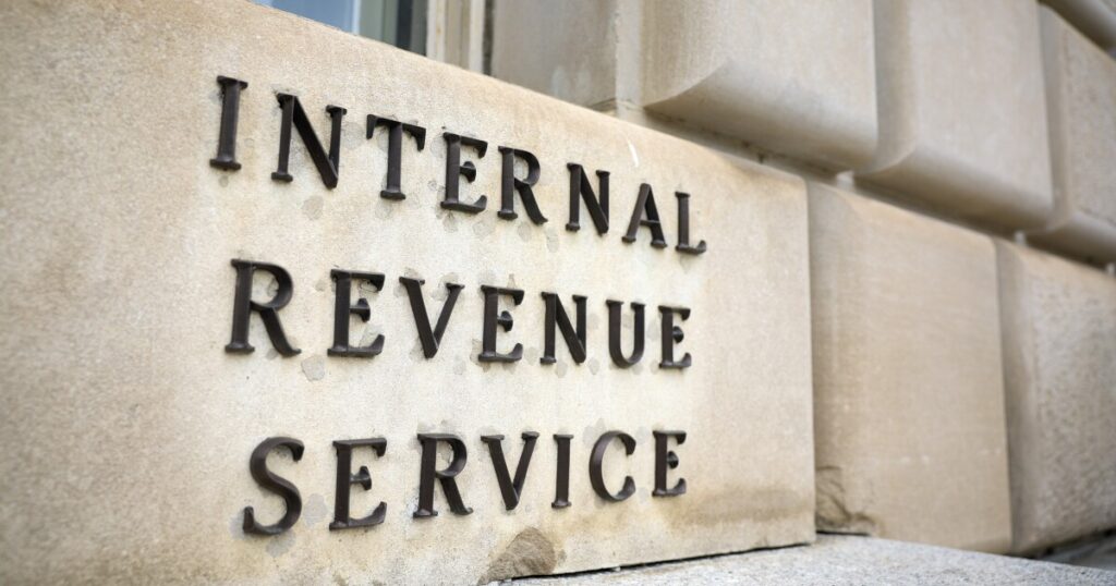 Trump drops IRS lawsuit, paving the way for a settlement