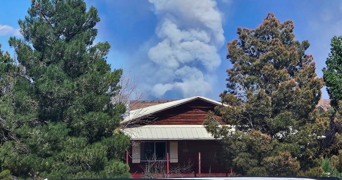 Crews Battle Lightning-Sparked Wildfires in Northwestern Arizona - Kitchen Table News Crews work to contain two lightning-caused wildfires in northwestern Arizona