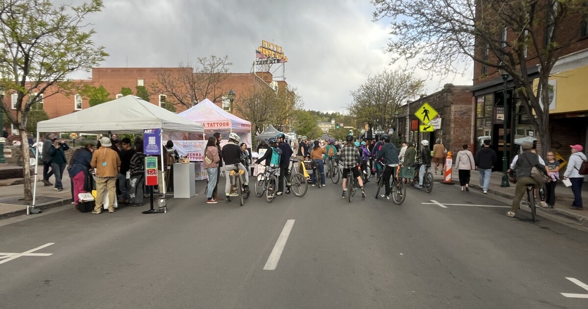 Flagstaff local closes downtown street to cars on First Friday