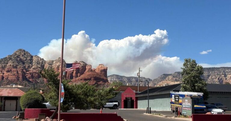 Firefighters Battle Pocket Fire Amid Ferocious Winds Near Sedona Firefighters Battle Pocket Fire Amid Ferocious Winds Near Sedona