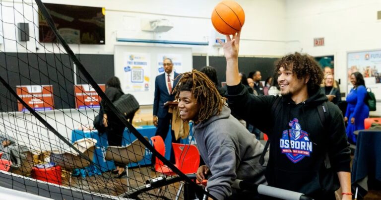 Detroit’s Health Hubs helping to get kids to school