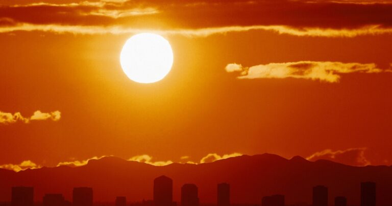 Phoenix Faces Scorching Nights as Heat Records Exceed Daytime Highs Phoenix Faces Scorching Nights as Heat Records Exceed Daytime Highs