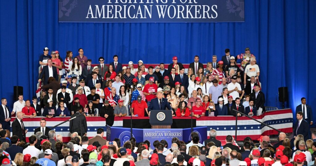 Trump’s Unconventional Midterm Strategy: Campaigning Despite Low Ratings