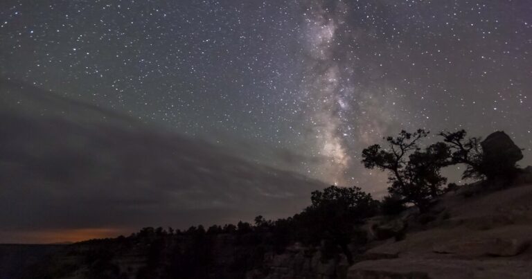 Meteor Shower Mystery: The Grand Canyon Meteorite Hoax of 1946 Meteor Shower Mystery: The Grand Canyon Meteorite Hoax of 1946