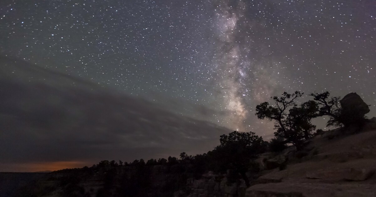 Meteor Shower Mystery: The Grand Canyon Meteorite Hoax of 1946 Meteor Shower Mystery: The Grand Canyon Meteorite Hoax of 1946