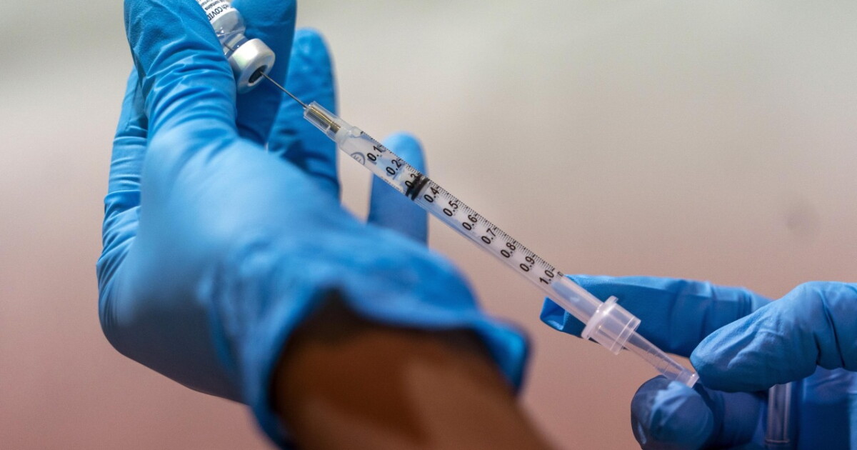 Arizona Allows Pharmacists to Administer Latest Flu and COVID Vaccines Arizona Allows Pharmacists to Administer Latest Flu and COVID Vaccines