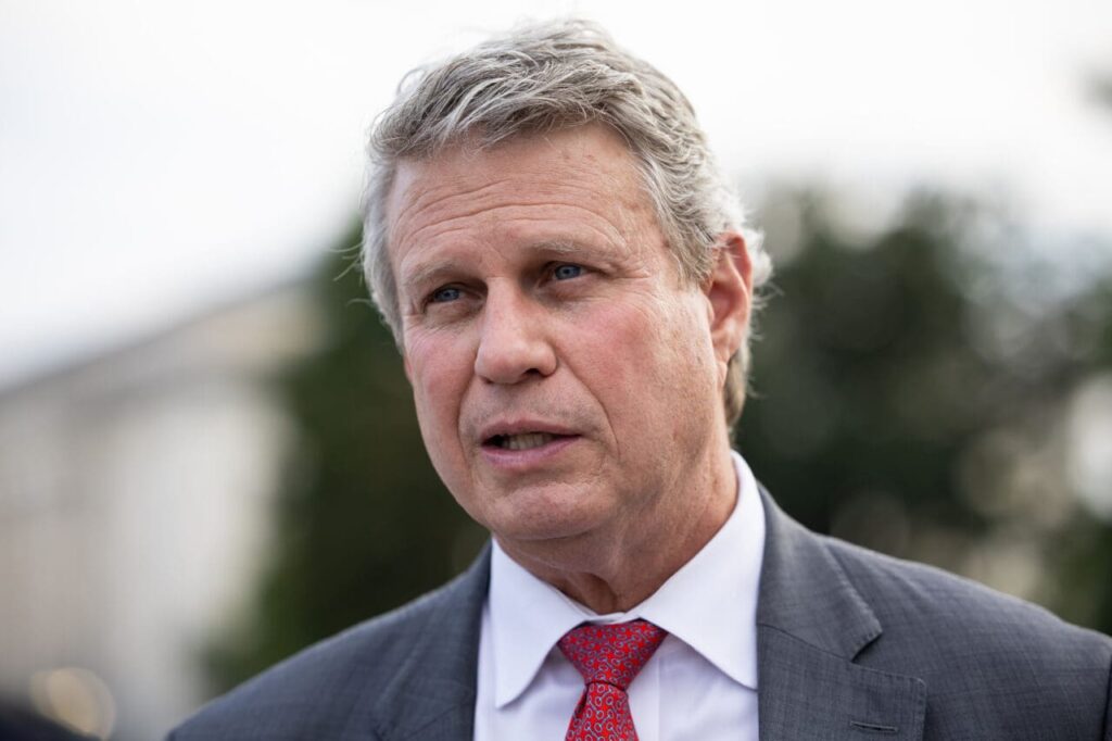 Examining Huizenga’s Staff: From Congressional Aides to Lobbyists