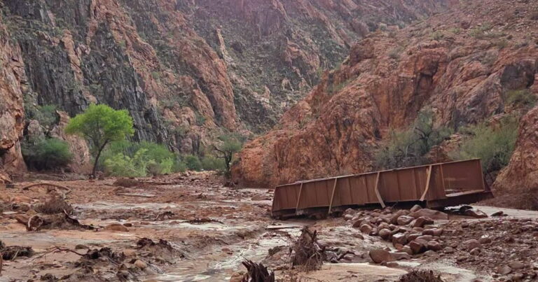 Flash Floods Hit Grand Canyon, Warning System Fails Amidst Chaos Flash Floods Hit Grand Canyon, Warning System Fails Amidst Chaos