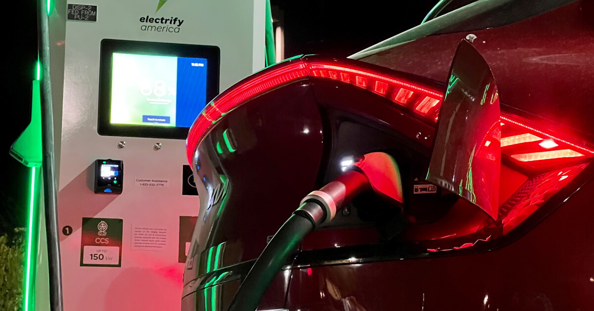 Phoenix Plan: 1,900 EV Charging Ports to Meet 2030 High-Mileage Demand Phoenix Plan: 1,900 EV Charging Ports to Meet 2030 High-Mileage Demand