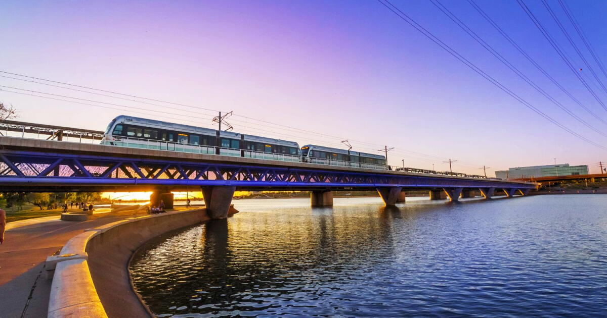 Valley Metro Wins Top North American Transit Honor for Mid-Sized Systems Valley Metro Wins Top North American Transit Honor for Mid-Sized Systems