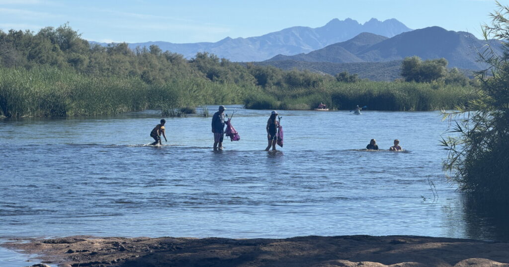 Volunteers Clean Salt River for National Public Lands Day Event