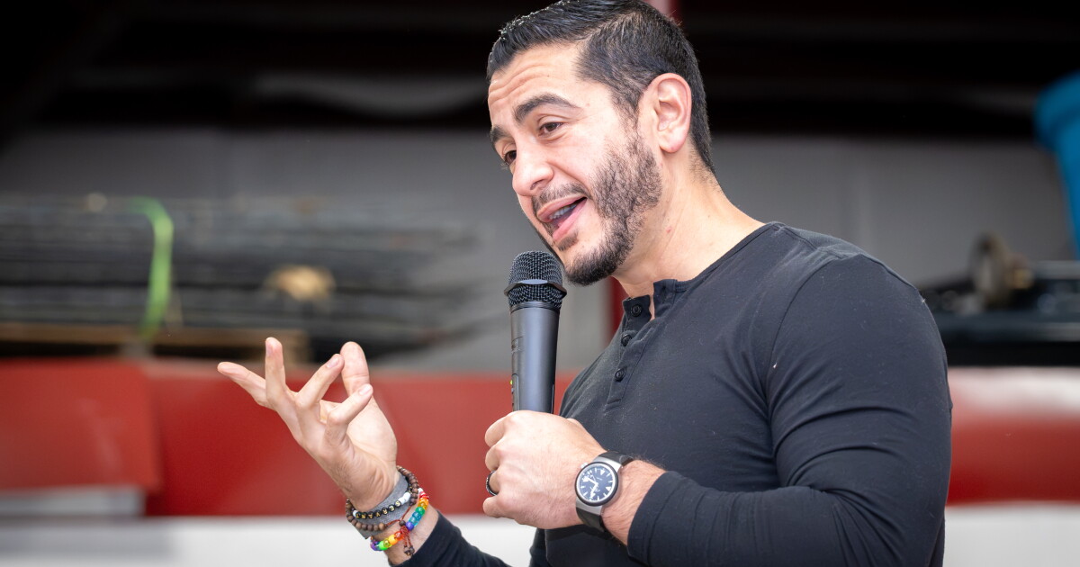 Abdul El-Sayed Campaigns in Michigan’s Upper Peninsula with AOC Abdul El-Sayed Campaigns in Michigan’s Upper Peninsula with AOC