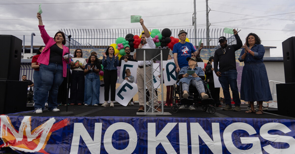 Arizona Politicians Encourage Early Voting at No Kings Protest Arizona Politicians Encourage Early Voting at No Kings Protest